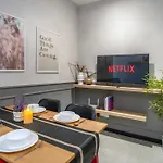 Neu Suites Kl With Daily Breakfast Included