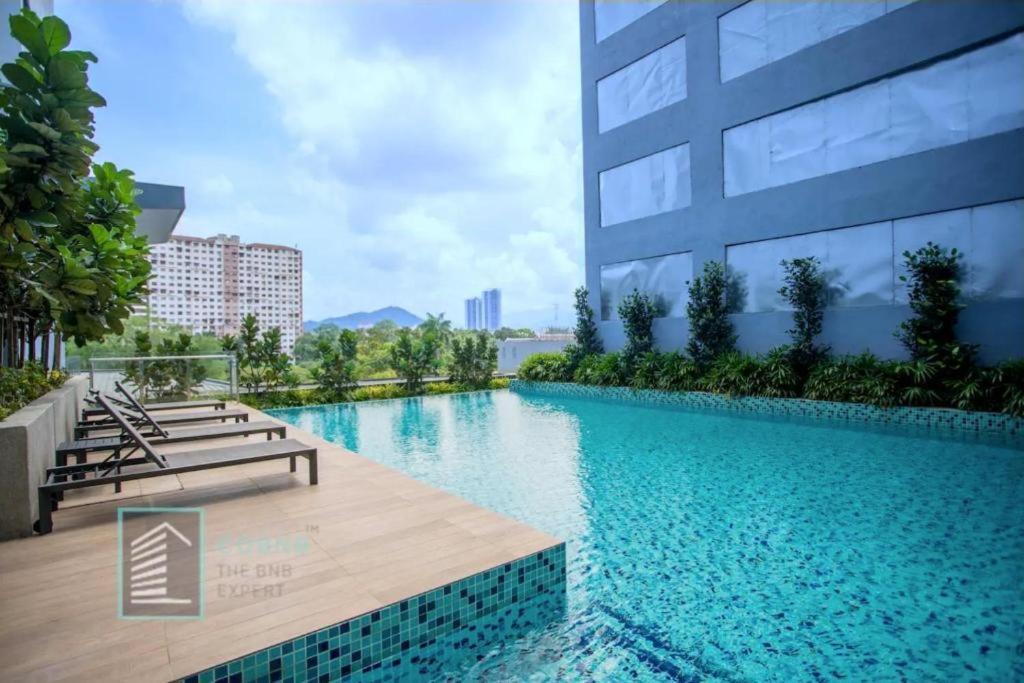 Neu Kl With Daily Breakfast Included *