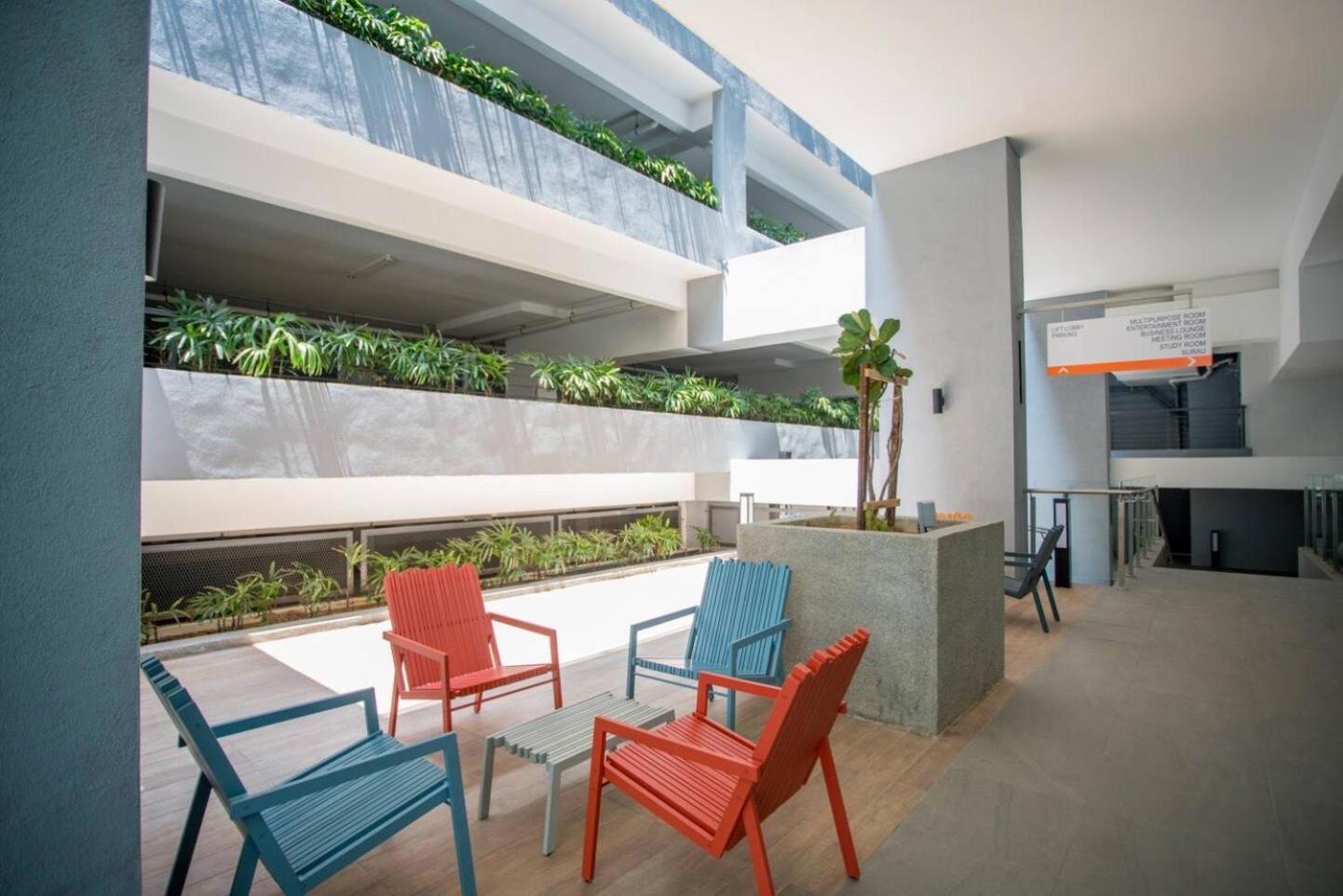 Neu Kl With Daily Breakfast Included Apartment