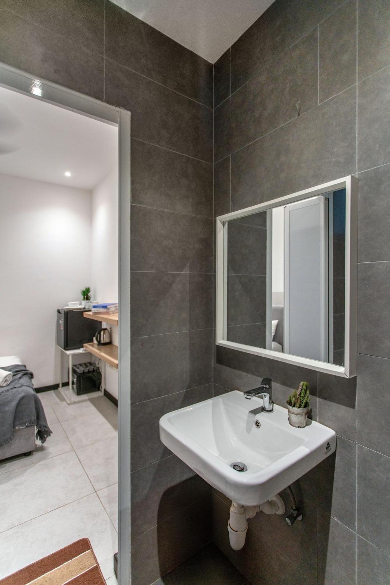 Neu Kl With Daily Breakfast Included Apartment